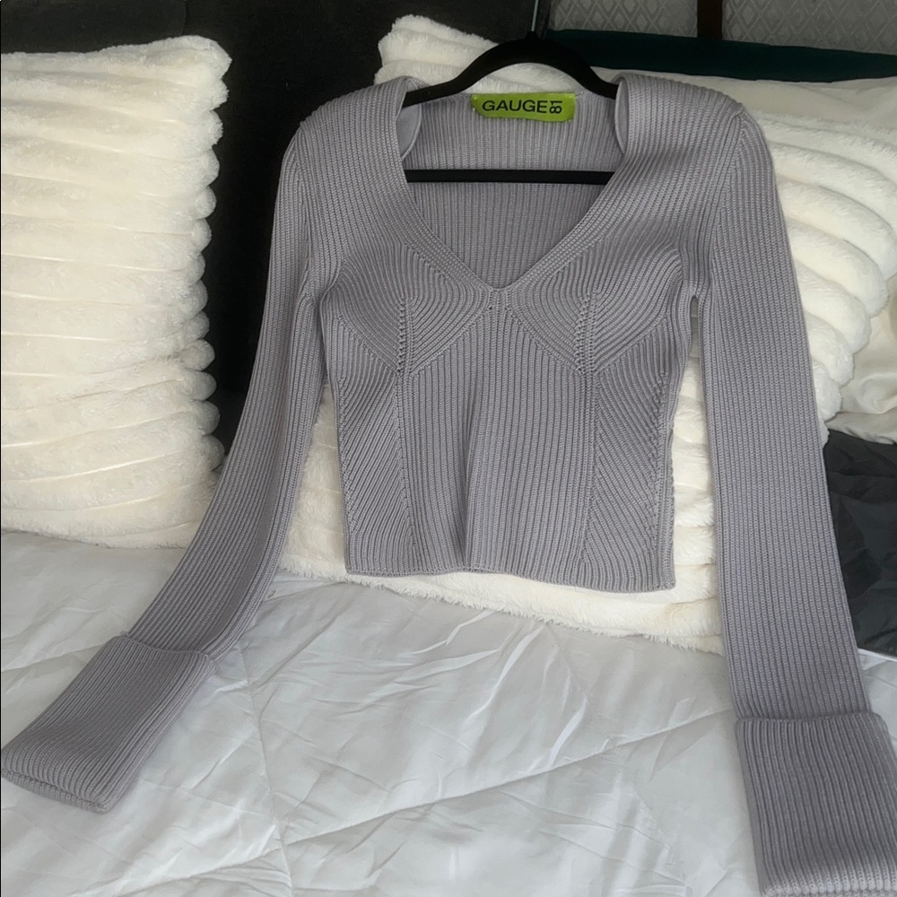 Gauge 81 gray  V neck Long Sleeve top